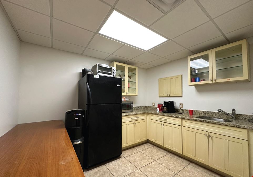 2,535SF Office/Warehouse in downtown Fort Myers
