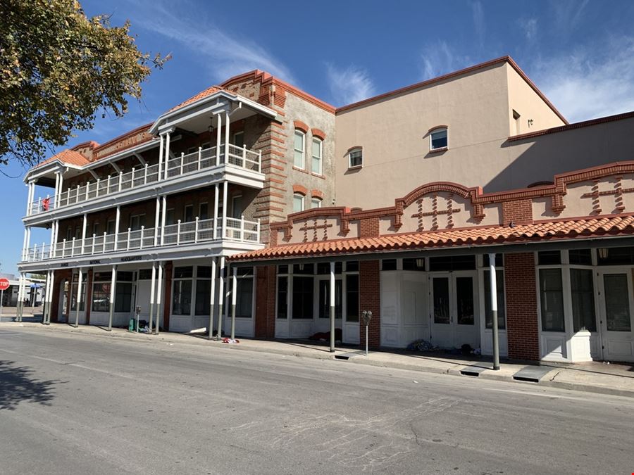 Cattleman's Square