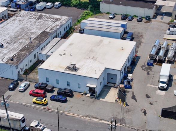 Preview of Industrial space for Rent at 880 Elston Street