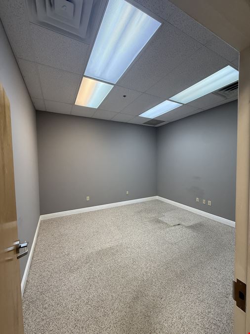 Building - 298 Commerce Park Drive
