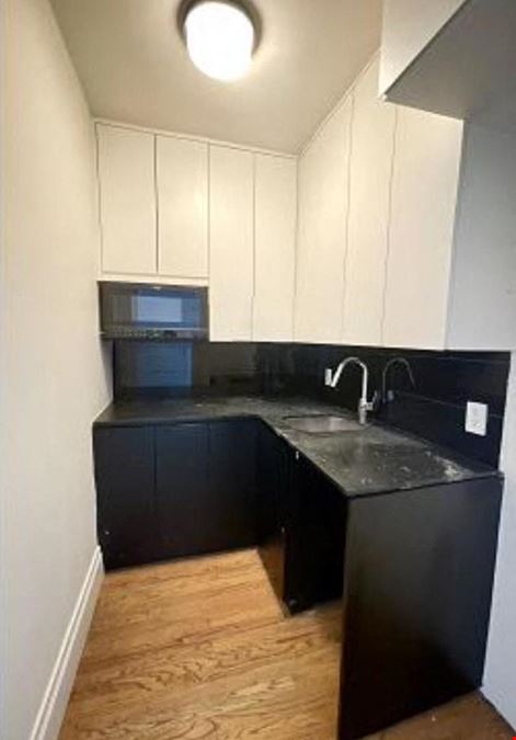 24 E 64th St