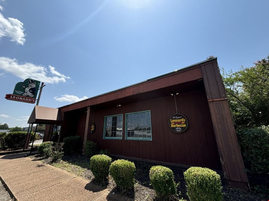 5465 Fox Plaza Dr, Memphis, TN 38115