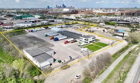 Preview of Industrial space for Rent at 1560 W Raymond St