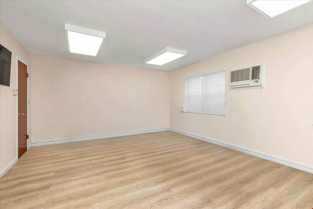 28-15 Bayside Lane