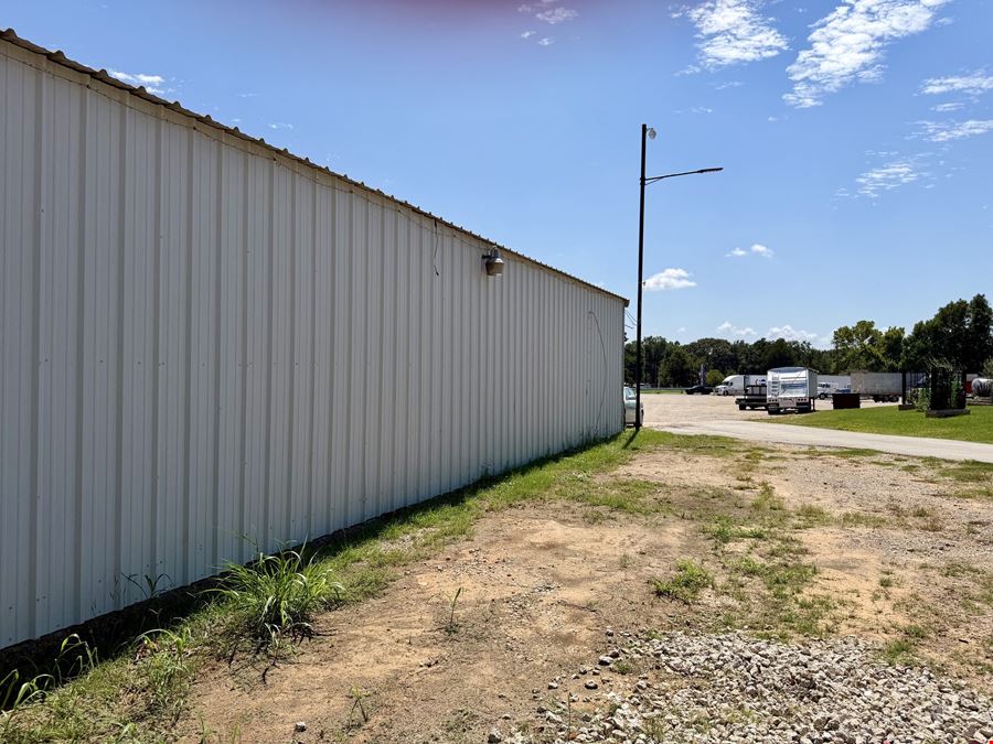 15844 Hwy 31 West