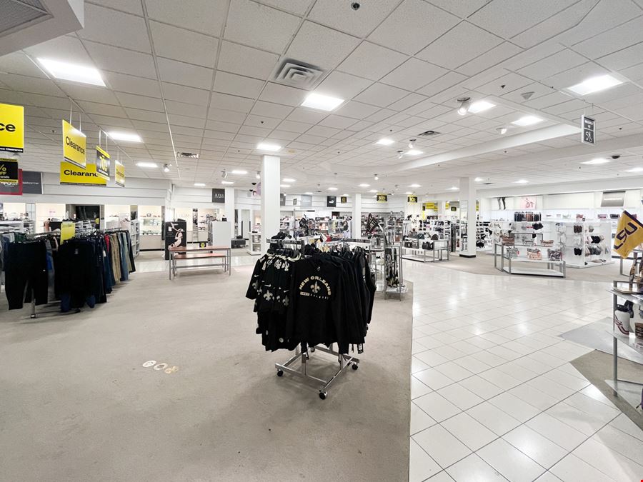 ±122,512 SF Box | JCP at Acadiana Mall | Lafayette, LA