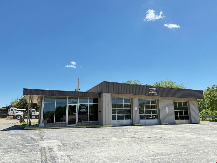 ±1,570 SF at Grant & Commercial St