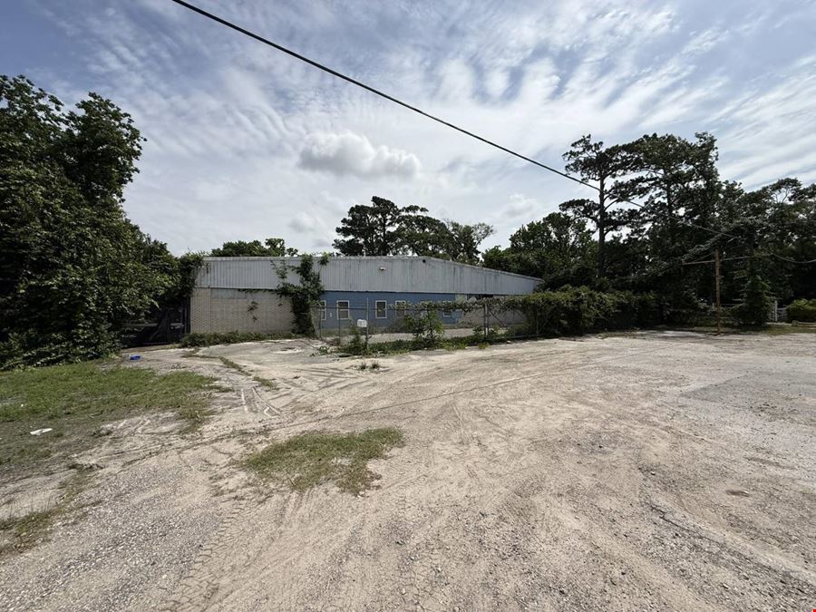 1922 W MAIN ST BAYTOWN TX- 6,250sf Flex Bldg, 0.88 Acre