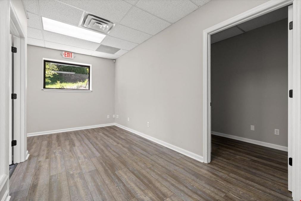 2 Executive Suites 