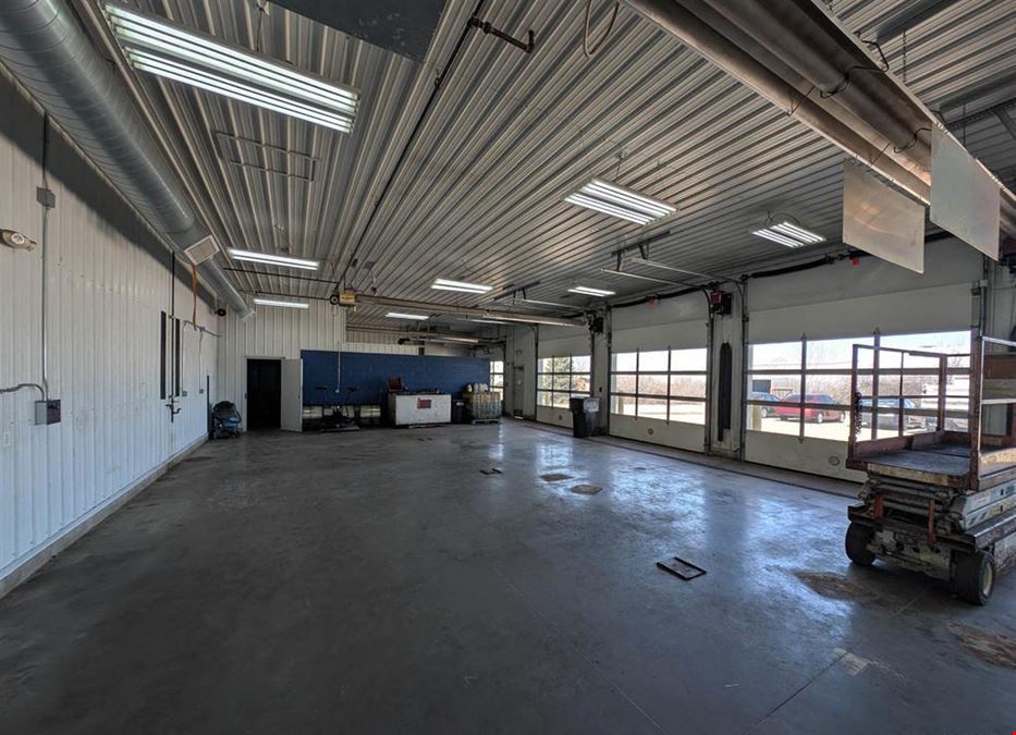 1613 W Pioneer Pkwy