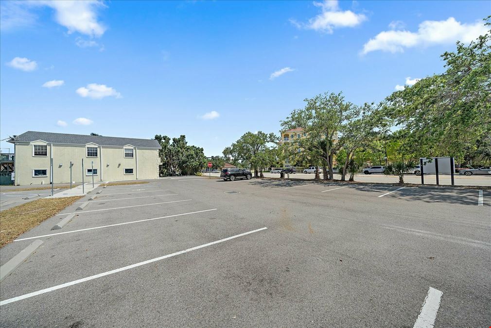 925 Tamiami Trl S Unit 101