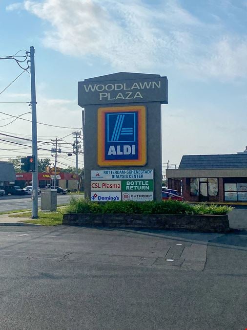 Woodlawn Plaza