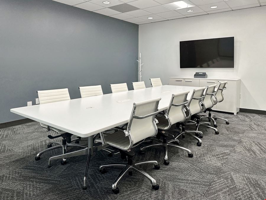 Regus - Alexandria - 211 N Union
