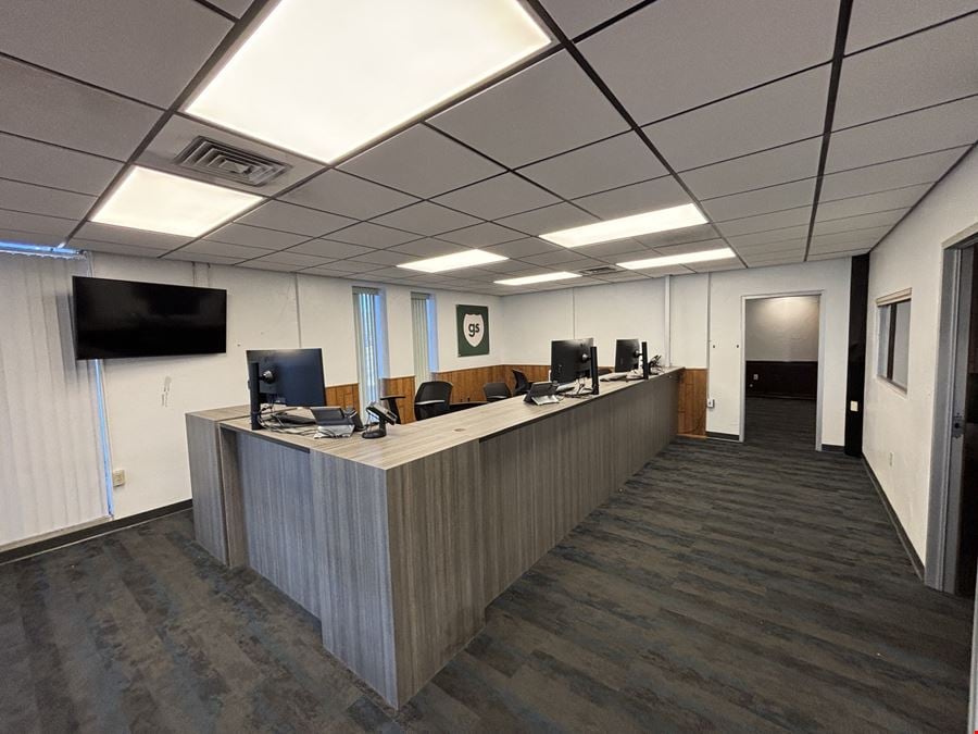 FOR SUBLEASE: 43,434 SF SHOWROOM & SERVICE BUILDING