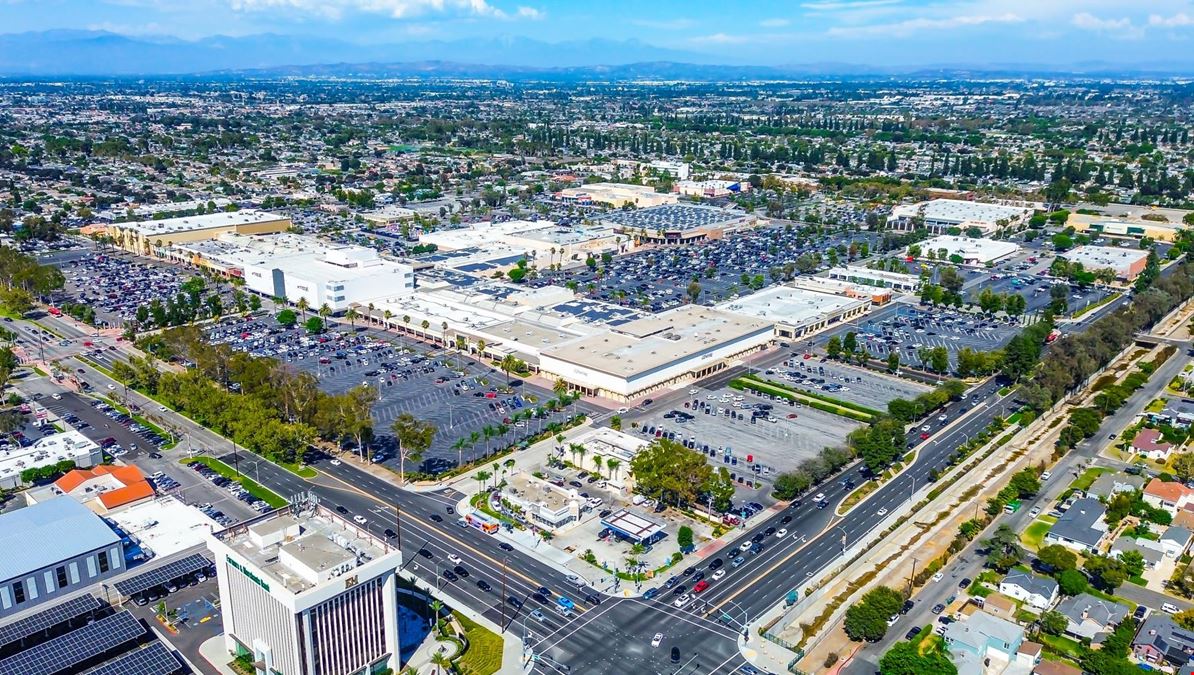 Chipotle + IHOP | Candlewood Shops @ Lakewood Center | NNN Credit