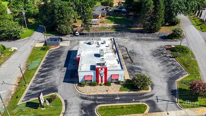 ±3,625-SF Restaurant with a Drive-Thru in Place and Direct Access to Highway 153