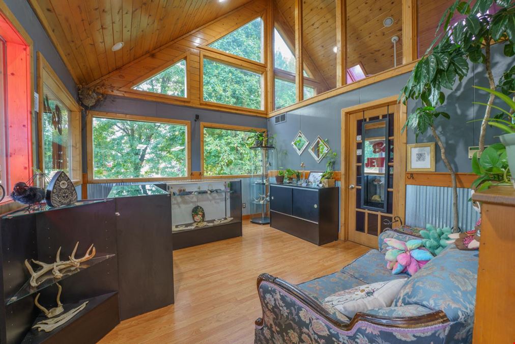2426 E Grand River
