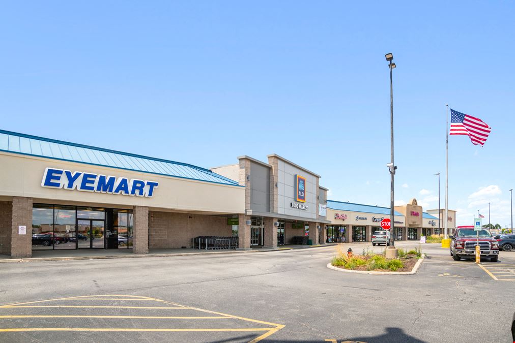 Aldi & Eyemart Express at Parkway Pointe