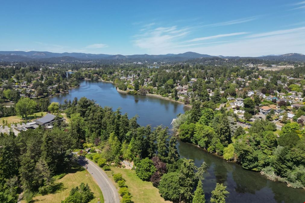 1075 Tillicum Road 