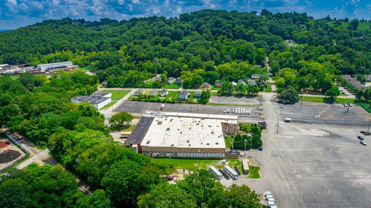 2001 N Chamberlain Ave Industrial and Office Mixed 147,302 SF on 11.59 Acres