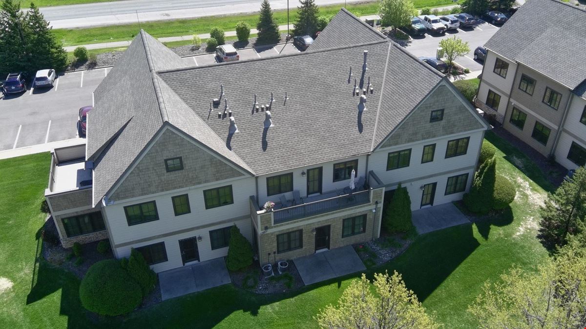  Beautiful Beacon Shore Office Park 2nd Floor Office Condo, located on Armstrong Lake in Oakdale!
