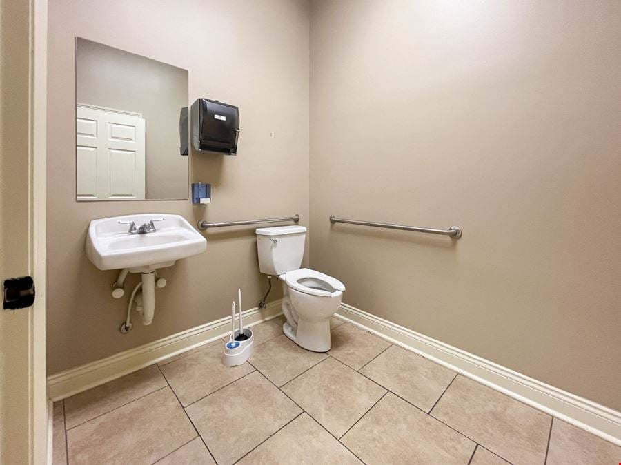 Newly Renovated Flex Space in Broussard
