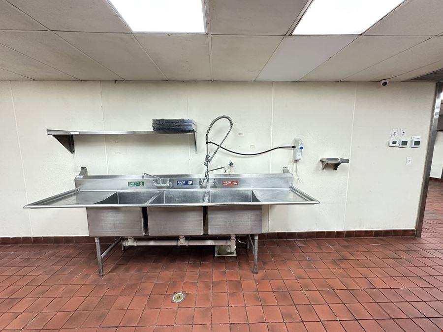 High-Visibility Restaurant Location Serving Morehead City and the Crystal Coast