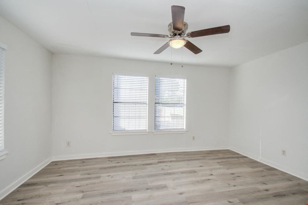 1051 W Little York Rd, Houston, TX 77091