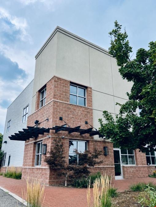 2000 W Hamilton Pl