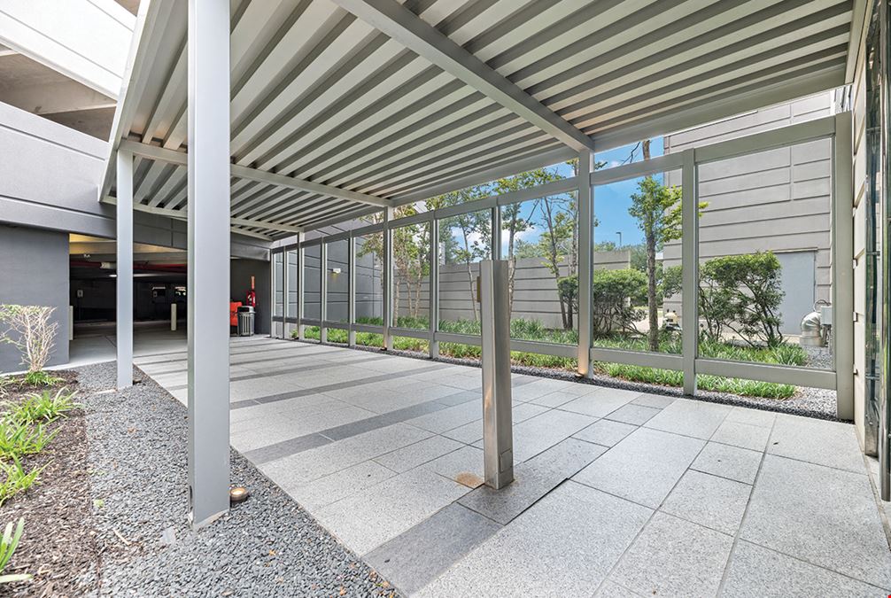 4424 West Sam Houston Parkway North (R068)