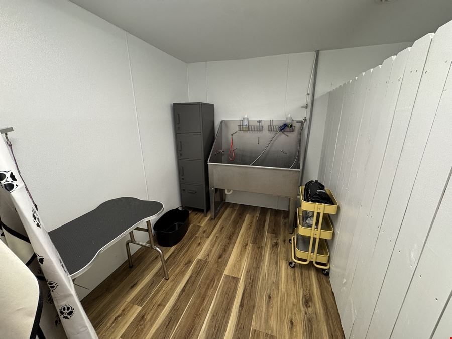 PROFESSIONAL RETAIL/OFFICE CONDOMINIUM
