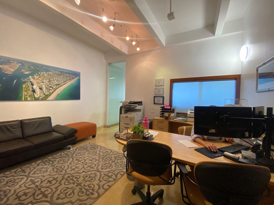 1,004 SF Modern Office Condo for Lease