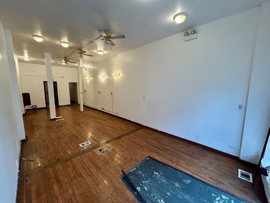 1721 E 79th - +/- 800 SF Commercial Storefront For Lease