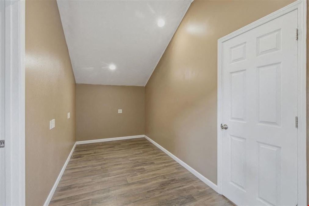 172 Sara Ln