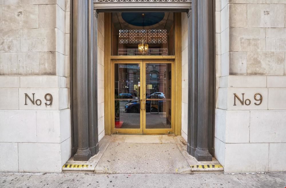 9 E Long St.