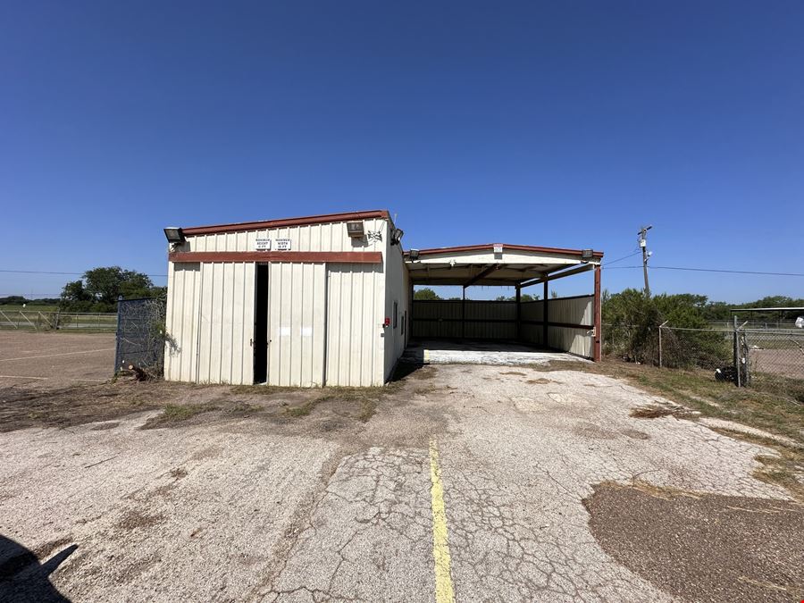 Multiple Crane Served Shops & Wash-Bays Near Hwy 281