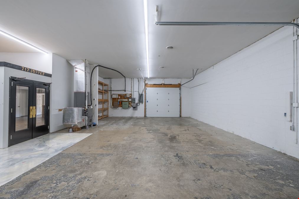 2200 Woodview Drive
