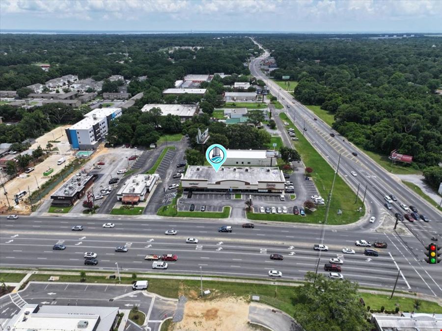 7000 N Davis Hwy | National Anchored Strip Center