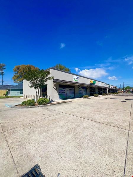 Preview of commercial space at 243 N. Acadian Thwy.