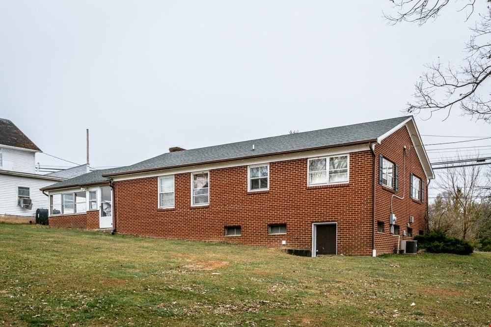 BRICK RANCH OFFICE BUILDING AVAILABLE