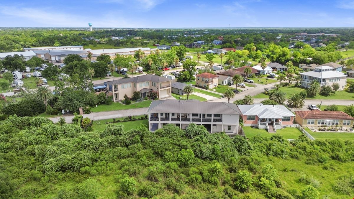 Coastal Charm in San Leon – Minutes from the Bay