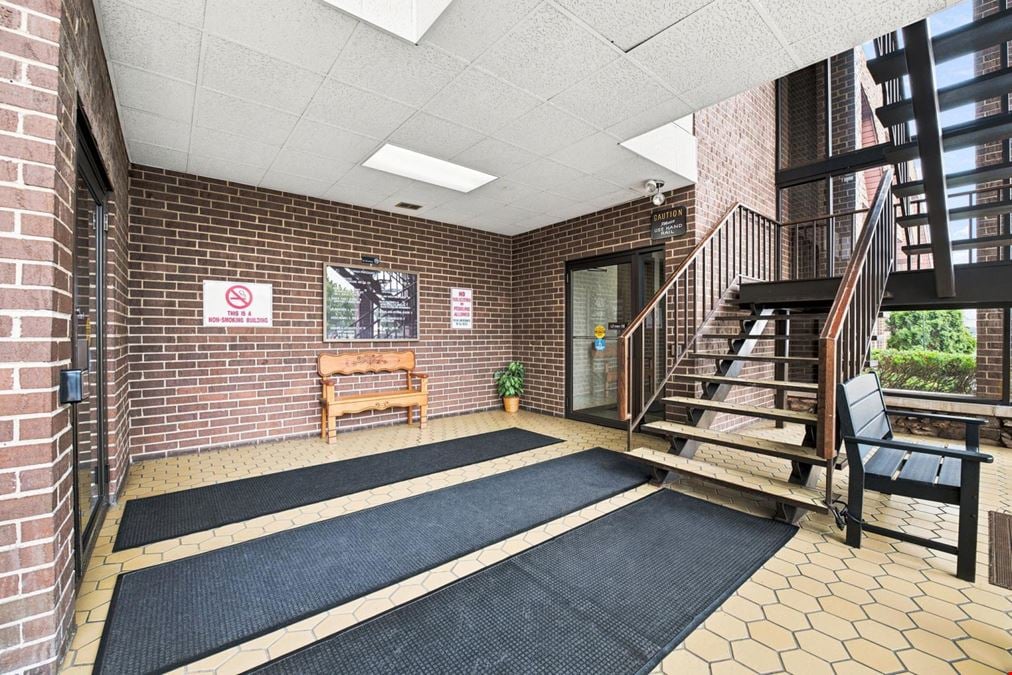 4647 W 103rd St, Unit 2B-2F, Oak Lawn, IL