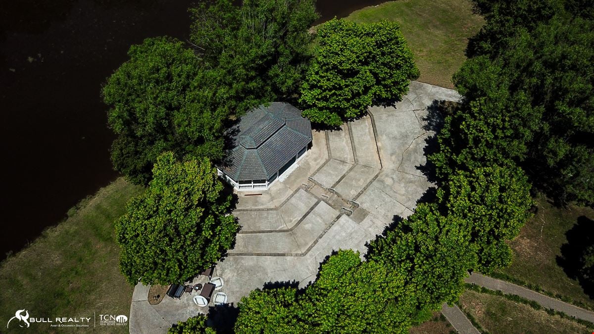 Former Wedding / Event Venue With All FF&E | ±3,782 SF | Dawsonville, GA