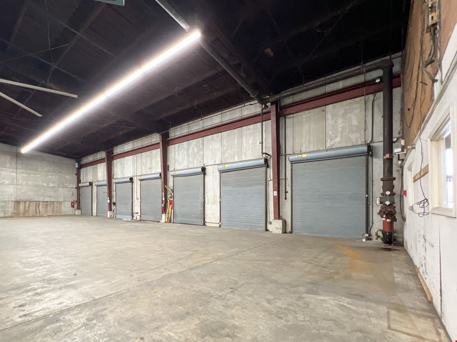 ±32,565 SF Industrial Facility Near Lakefront Airport