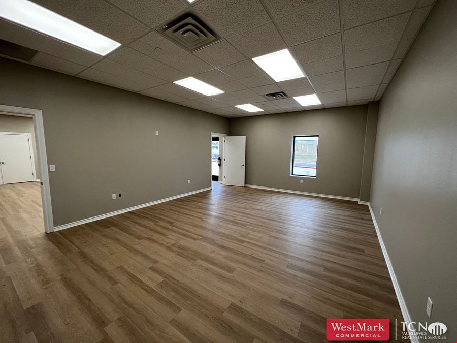 1001 S Loop 289 Ste 110