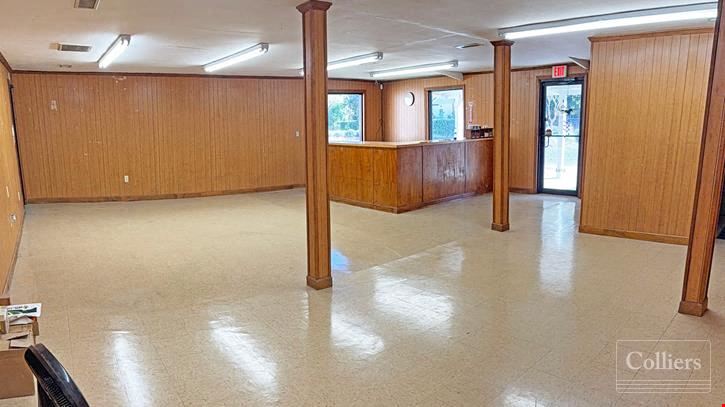 ±29,104-SF Warehouse on ±5.17 Acres with Secured Yard