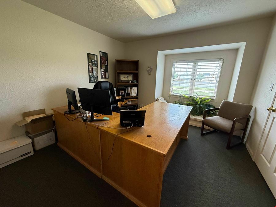 884 SF Office / Retail Building on Fremont & Battlefield