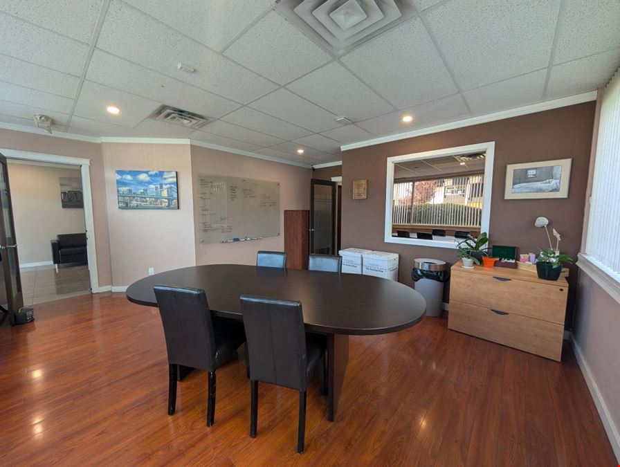 101-1625 Oak Bay Avenue