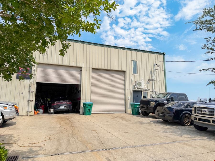 MSY Adjacent Office/Warehouse with Covered Rear Area