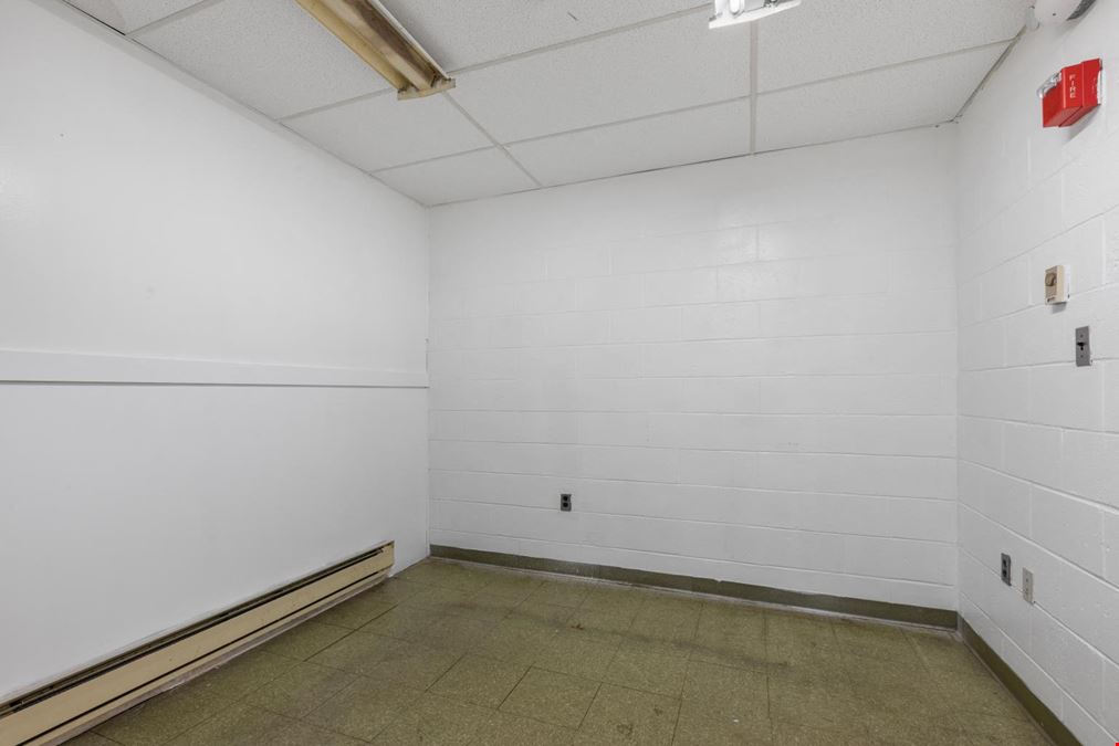 Well-located 2,924 SF Stand-alone Commercial Building in Merrimac, MA